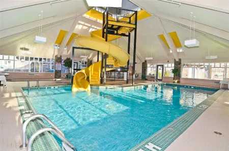 Pocaterra Inn and Waterslide Отели в г. Канмор