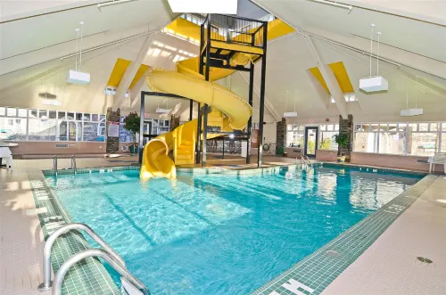 โปคาเทอร์รา อินน์ และ วอเตอร์สไลด์