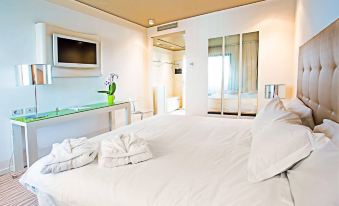 One Hotel & Restaurant