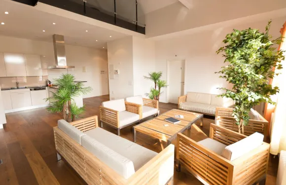 上比普拜倫酒店