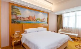 Vienna Hotel (Huizhou Zhongkai High-speed Railway Station Green Fairy Tale Branch)