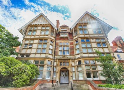 Yarrow Hotel