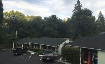 Lake Shasta Lodge