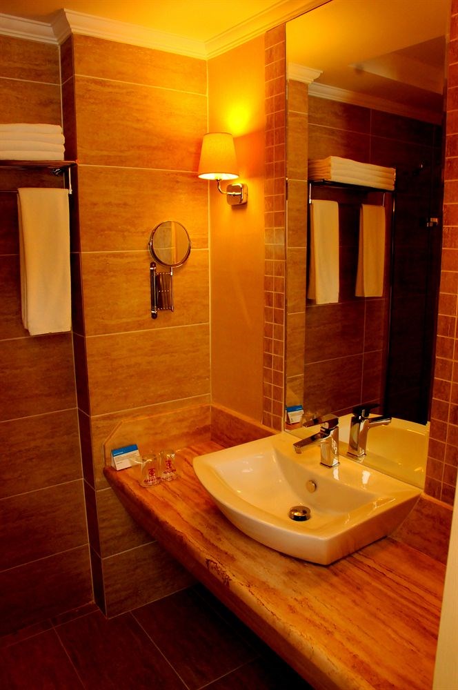 Azka Hotel