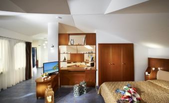 Acrotel Athena Pallas