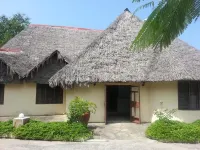 Makuti Villas Resort Hoteles cerca de Mnarani Beach
