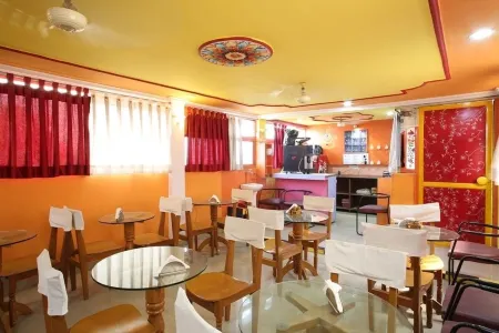 Govind Hotel Отели рядом с достопримечательностью «Ghanta Ghar Jodhpur»