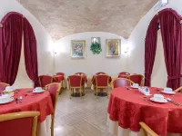 Gambrinus Hotel Các khách sạn gần Trung tâm mua sắm La Rinascente
