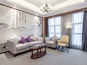 Linxiang Huayin Hotel