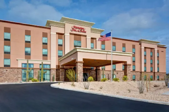 馬拉納土桑歡朋套房酒店