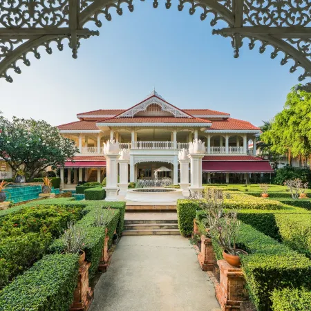 Wora Bura Hua Hin Resort & Spa Отели рядом с достопримечательностью «Суан Сон Прадипхат»