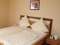 Hotel zum Ochsen - Fabian Harifaj Hotels in Muggensturm