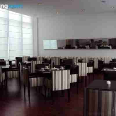 Elegance Hotel Dining/Meeting Rooms