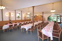 Hotel Wenzels Hof Hotels in Zwethau