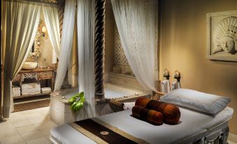 Royal Garden Villas, Luxury Hotel