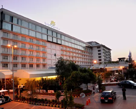 パール コンチネンタル ラホール ラホールのホテル