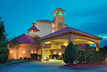 La Quinta Inn & Suites by Wyndham Winston-Salem Отели в г. Клеммонсвилл