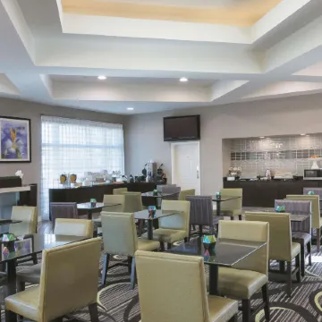 La Quinta Inn & Suites by Wyndham Orlando Airport North