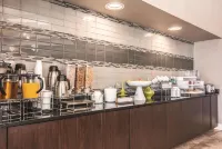 La Quinta Inn & Suites by Wyndham Shreveport Airport - servizio colazione