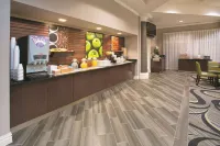 La Quinta Inn & Suites by Wyndham Mesa Superstition Springs - breakfast