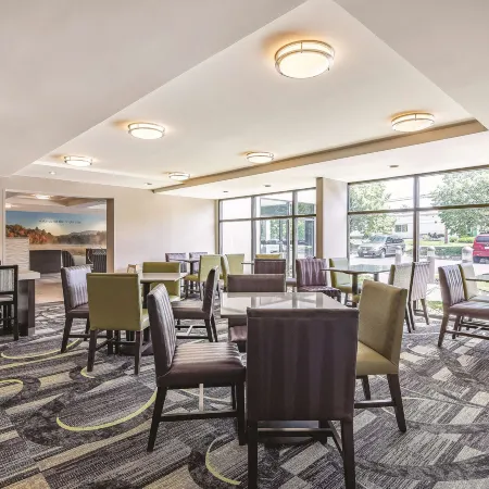La Quinta Inn & Suites by Wyndham Salem NH