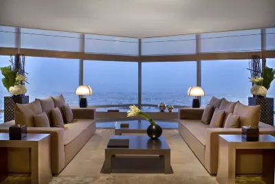Armani Hotel Dubai, Burj Khalifa Отели рядом с достопримечательностью «Международный конвенционный и выставочный центр Дубая»