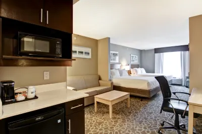 Holiday Inn Express & Suites Oshawa Downtown - Toronto Area Các khách sạn ở Clarington