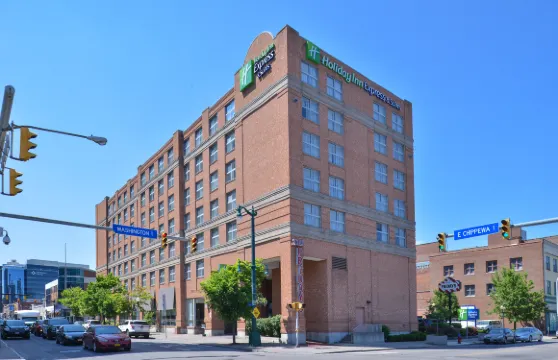 布法羅市中心智選假日套房酒店