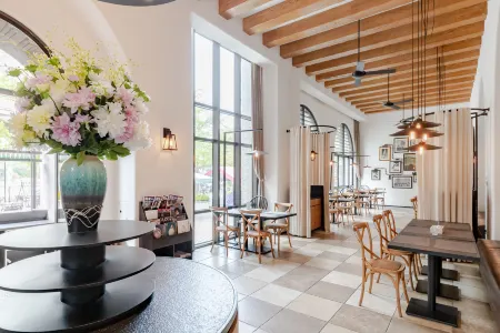 the Palm Beach Hotel Отели рядом с достопримечательностью «Xiamen University - Jiahe College»