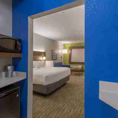 Holiday Inn Express & Suites San Marcos South Rooms