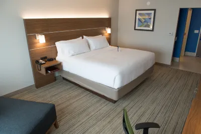 Holiday Inn Express & Suites Dayton SW - University Area Hotels in Dayton