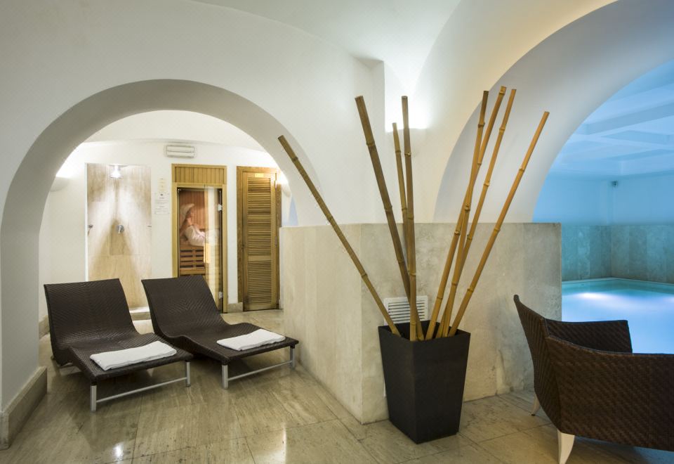 Luxe Rose Garden Hotel Over view