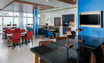 Holiday Inn Express & Suites Medford