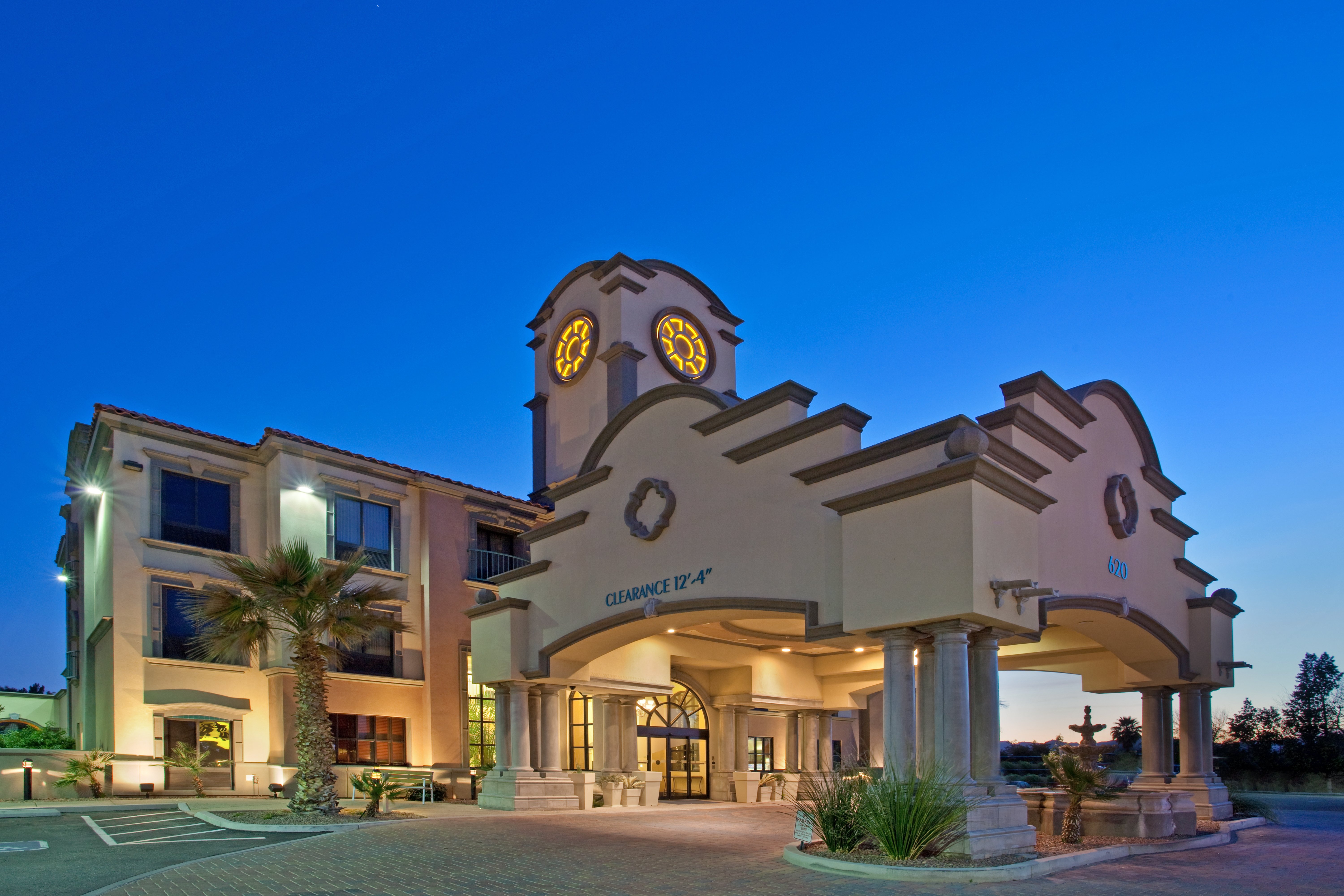 Holiday Inn Express & Suites Tucson Mall