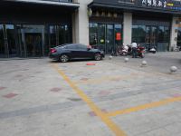 桔子酒店(扬州万达广场店) - 停车场