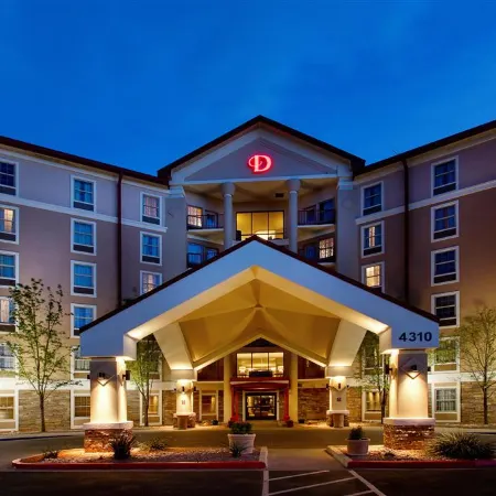 Drury Inn & Suites Albuquerque North Отели рядом с достопримечательностью «Тропа Ла Луз»