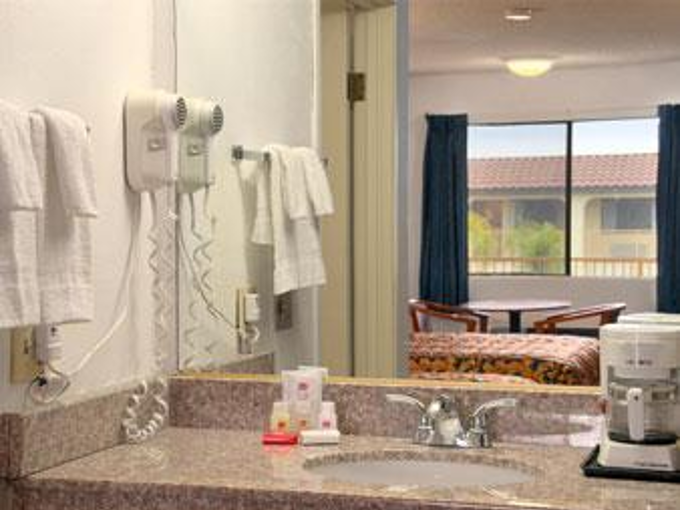 Americas Best Value Inn & Suites Bakersfield Central