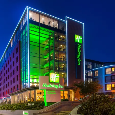 Holiday Inn LONDON - WEST by IHG Отели рядом с достопримечательностью «Стадион «Туикенем»»