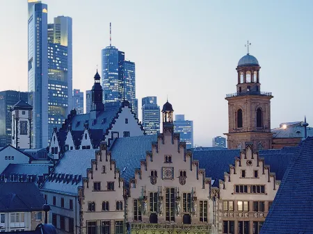 Novotel Frankfurt City Отели рядом с достопримечательностью «Taunusturm»