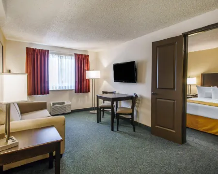 クオリティ イン & スイーツ スプリングフィールド - ユージーン ノース スプリングフィールドのホテル