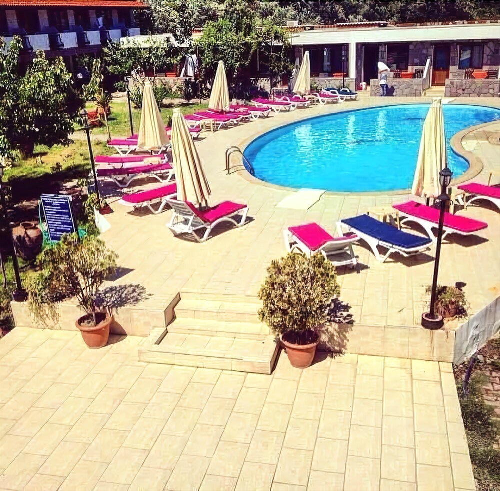 Assos Kadırga Otel