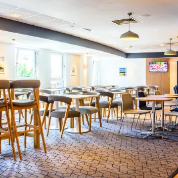 Holiday Inn Express PORTSMOUTH - GUNWHARF QUAYS by IHG Отели рядом с достопримечательностью «Пристань для яхт Хаслар»