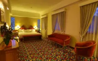 Royal Denai Hotel Hotel dekat Los Kelapa