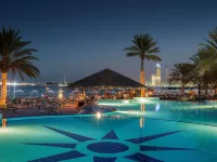 فندق ومنتجع راديسون بلو، أبوظبي الكورنيش Hotels near كاسر الأمواج في أبوظبي