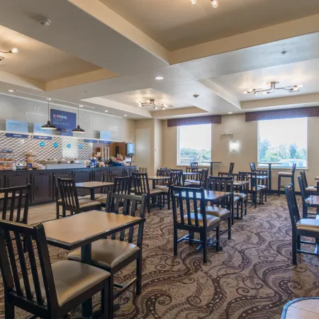 Holiday Inn Express & Suites OKLAHOMA CITY NW-QUAIL SPRINGS by IHG Отели в г. Оклахома-Сити