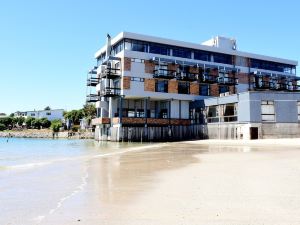 Hoedjiesbaai Hotel