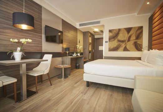 IH 호텔 밀라노 로렌테지오