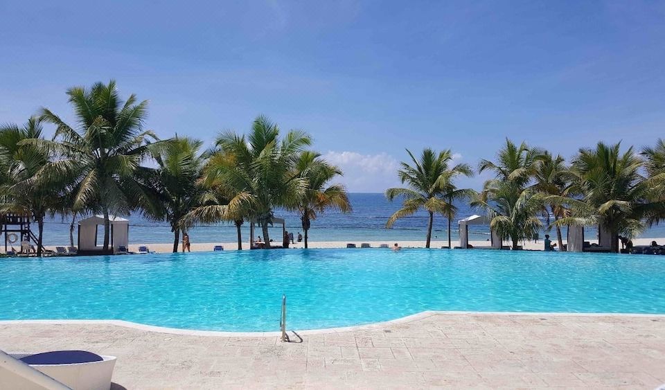 Hotel Beachfront Apartment, Leisure & Recreation, Outdoor Swimming Pool