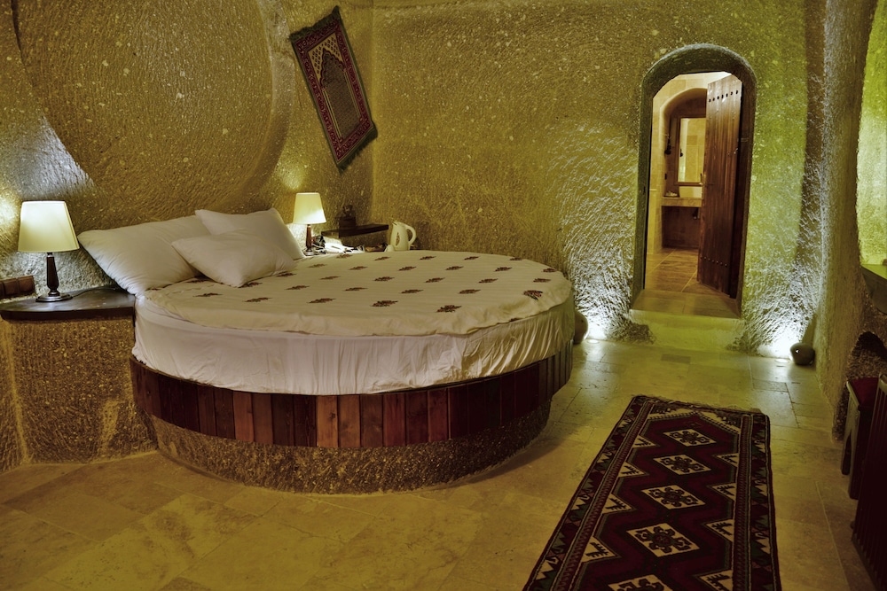 Grand Cave Suites