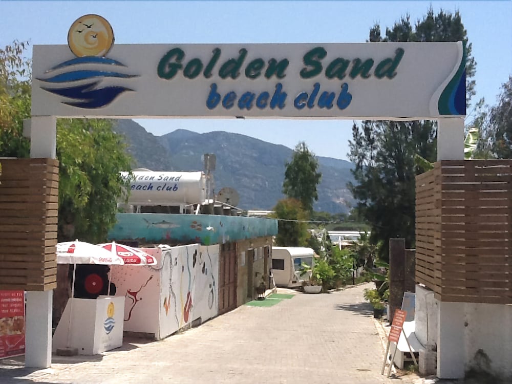 Golden Sand Beach & Caravan